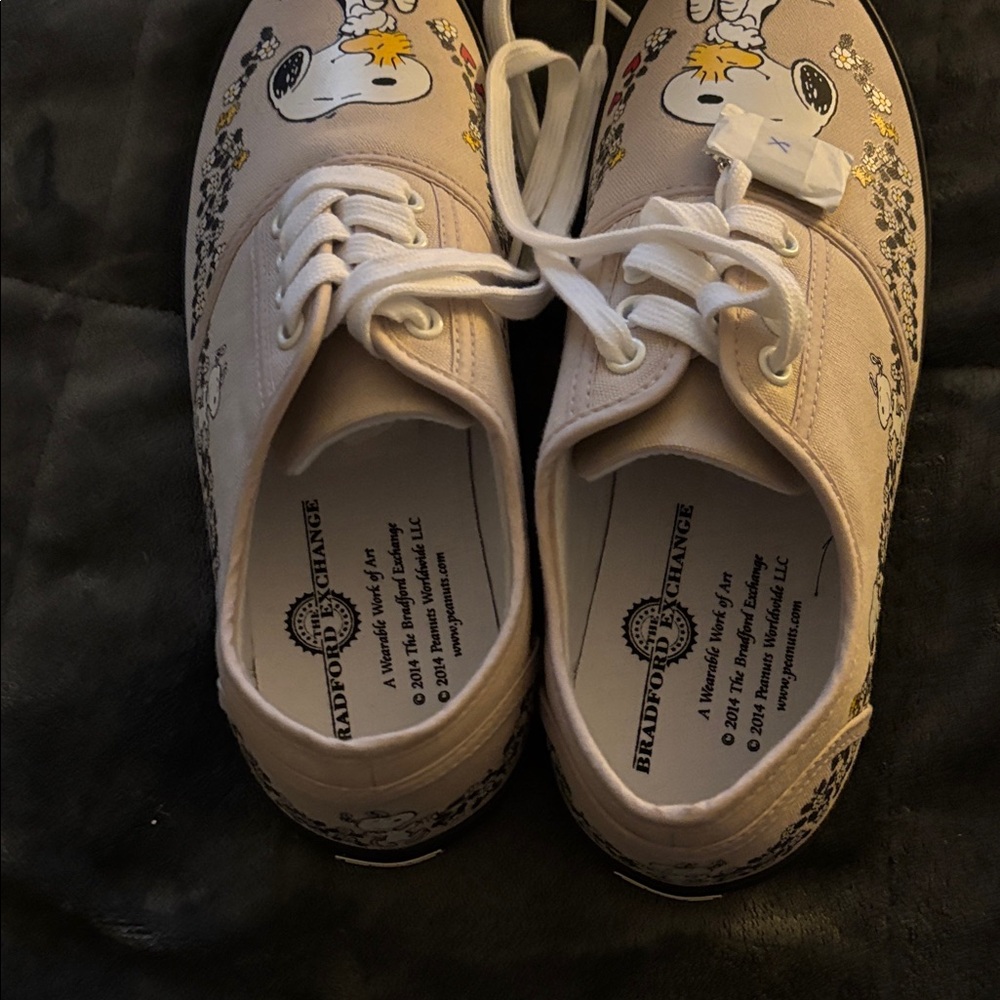 Snoopy Canvas Sneakers - Beige and Black - Picture 3 of 7